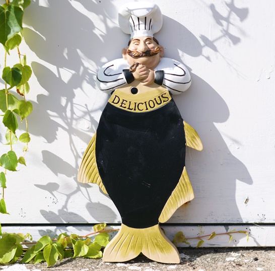 Chef and Fish Figurine Message - مراجعة Art Craft Bakery وسعره